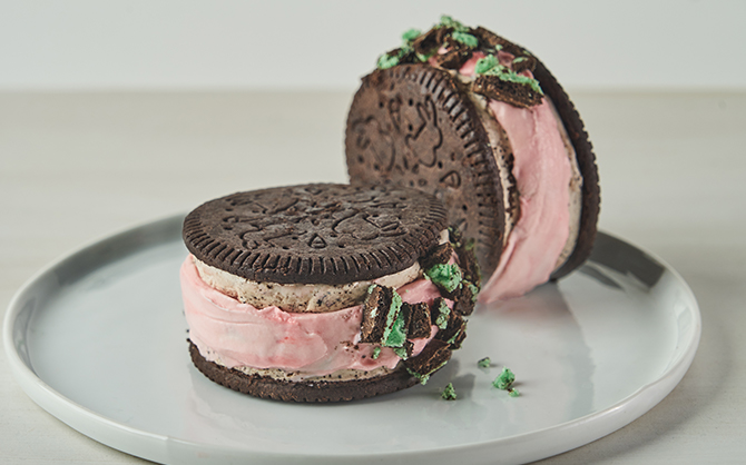 Cookies 'N Cream Sandwich - Wells Foodservice