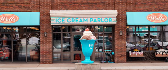 Sundae statue with the Wells Parlor in the background
